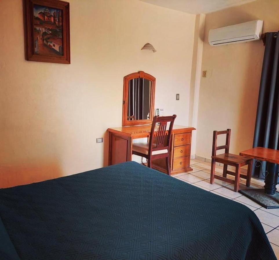Hotel Las Fuentes Los Mochis Exterior photo