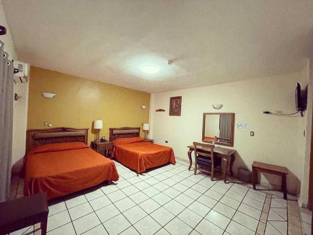Hotel Las Fuentes Los Mochis Exterior photo
