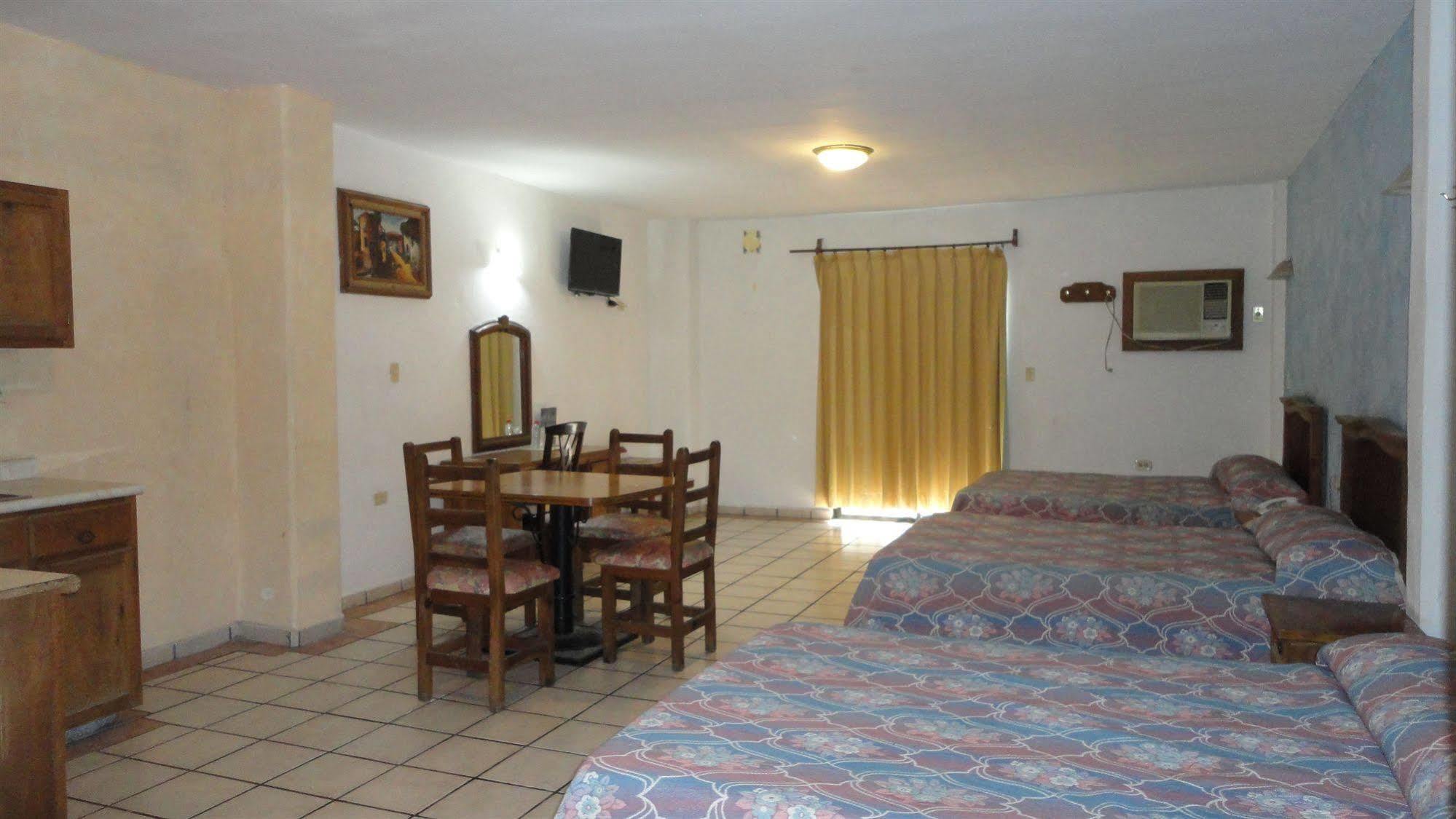 Hotel Las Fuentes Los Mochis Exterior photo