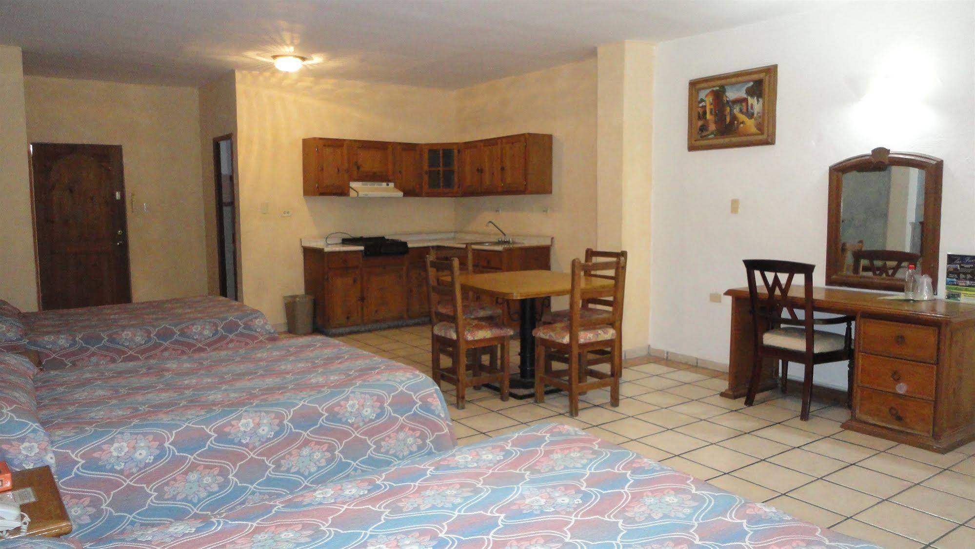 Hotel Las Fuentes Los Mochis Exterior photo